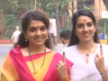 Shaina NC and Daughter Cast Vote, Say 'You Can Criticise if You Cast Your Votes' (Watch Video) - Hindi News | Shaina NC and Daughter Cast Vote, Say 'You Can Criticise if You Cast Your Votes' (Watch Video) | Latest maharashtra News at Lokmattimes.com
