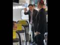 Singapore PM Lawrence Wong Travels on Low-Cost Scoot Airlines, Industrialist Harsh Goenka Shares Video - Hindi News | Singapore PM Lawrence Wong Travels on Low-Cost Scoot Airlines, Industrialist Harsh Goenka Shares Video | Latest national News at Lokmattimes.com