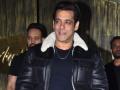 After snake bite, Salman Khan greets paparazzi for birthday celebration - Hindi News | After snake bite, Salman Khan greets paparazzi for birthday celebration | Latest entertainment News at Lokmattimes.com