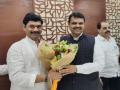 NCP leader Dhananjay Munde meets Fadnavis late night at 'Sagar' bungalow - Hindi News | NCP leader Dhananjay Munde meets Fadnavis late night at 'Sagar' bungalow | Latest maharashtra News at Lokmattimes.com