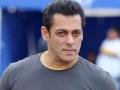 Salman Khan meets his parents in Mumbai amid coronavirus lockdown - Hindi News | Salman Khan meets his parents in Mumbai amid coronavirus lockdown | Latest entertainment News at Lokmattimes.com