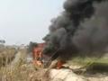 Uttar Pradesh: 5 Dead, As Bus Catches Fire After Coming In Contact With 11,000-Volt Electricity Wire - Hindi News | Uttar Pradesh: 5 Dead, As Bus Catches Fire After Coming In Contact With 11,000-Volt Electricity Wire | Latest national News at Lokmattimes.com