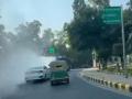 Smoke on DTC Bus: Heavy Smoke Seen Blowing Out of Delhi Government Bus on Janpath Road - WATCH - Hindi News | Smoke on DTC Bus: Heavy Smoke Seen Blowing Out of Delhi Government Bus on Janpath Road - WATCH | Latest national News at Lokmattimes.com