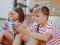 Australia's House of Representatives Passes Bill to Ban Children Under 16 from Social Media - Hindi News | Australia's House of Representatives Passes Bill to Ban Children Under 16 from Social Media | Latest international News at Lokmattimes.com