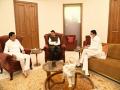 Maharashtra Congress leaders meet Fadnavis at his residence over upcoming Rajya Sabha bypolls - Hindi News | Maharashtra Congress leaders meet Fadnavis at his residence over upcoming Rajya Sabha bypolls | Latest maharashtra News at Lokmattimes.com