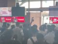 SpiceJet Mumbai Flight Delayed 2 Hours, Sparks Passenger Chaos (Watch Video) - Hindi News | SpiceJet Mumbai Flight Delayed 2 Hours, Sparks Passenger Chaos (Watch Video) | Latest national News at Lokmattimes.com