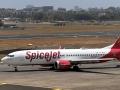 Spicejet Ahmedabad-Delhi Flight Delayed By 2+ Hours, Passenger Stuck With No AC In Plane (Watch Video) - Hindi News | Spicejet Ahmedabad-Delhi Flight Delayed By 2+ Hours, Passenger Stuck With No AC In Plane (Watch Video) | Latest national News at Lokmattimes.com