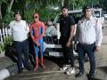 'Spiderman' Arrested in Delhi for Violating Traffic Rules (Watch Video) - Hindi News | 'Spiderman' Arrested in Delhi for Violating Traffic Rules (Watch Video) | Latest national News at Lokmattimes.com