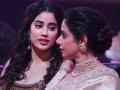 "I still look for you": Janhvi Kapoor remembers late mom Sridevi in emotional post - Hindi News | "I still look for you": Janhvi Kapoor remembers late mom Sridevi in emotional post | Latest entertainment News at Lokmattimes.com