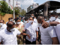 Sri Lanka crisis: PM Mahinda Rajapaksa visits at Gotabaya Rajapksa's residence, amid the protest - Hindi News | Sri Lanka crisis: PM Mahinda Rajapaksa visits at Gotabaya Rajapksa's residence, amid the protest | Latest international News at Lokmattimes.com