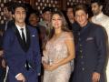 Gauri Khan buys burgers for son Aryan Khan, NCB officers refuse her request - Hindi News | Gauri Khan buys burgers for son Aryan Khan, NCB officers refuse her request | Latest entertainment News at Lokmattimes.com