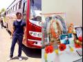 Watch Video! Man performs 'aarti' for Sonu Sood after the actor helped him reach his village - Hindi News | Watch Video! Man performs 'aarti' for Sonu Sood after the actor helped him reach his village | Latest maharashtra News at Lokmattimes.com