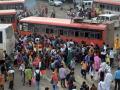 Mumbai Bus Terminals Overflow with Passengers as 5,200 Extra ST Buses Roll Out for Ganpati Festival Travel - Hindi News | Mumbai Bus Terminals Overflow with Passengers as 5,200 Extra ST Buses Roll Out for Ganpati Festival Travel | Latest mumbai News at Lokmattimes.com