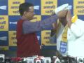 Delhi: Former Congress MLA Sumesh Shokeen Joins AAP in Presence of Arvind Kejriwal (Watch Video) - Hindi News | Delhi: Former Congress MLA Sumesh Shokeen Joins AAP in Presence of Arvind Kejriwal (Watch Video) | Latest national News at Lokmattimes.com