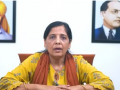 No Bar Can Keep Him Inside: Arvind Kejriwal’s Wife Sunita Reads His Message From ED Custody - Hindi News | No Bar Can Keep Him Inside: Arvind Kejriwal’s Wife Sunita Reads His Message From ED Custody | Latest national News at Lokmattimes.com