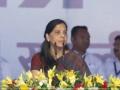 Delhi CM Arvind Kejriwal's Wife Sunita Reads Husband's Message From Lock-Up at INDIA Bloc's Rally (Watch Video) - Hindi News | Delhi CM Arvind Kejriwal's Wife Sunita Reads Husband's Message From Lock-Up at INDIA Bloc's Rally (Watch Video) | Latest national News at Lokmattimes.com