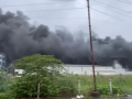 Surat: Massive Fire Breaks Out at Paper Mill in Tadkeshwar GIDC; Firefighters Rush to Scene (Watch Video) - Hindi News | Surat: Massive Fire Breaks Out at Paper Mill in Tadkeshwar GIDC; Firefighters Rush to Scene (Watch Video) | Latest national News at Lokmattimes.com