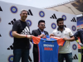 Rohit Sharma and BCCI Secretary Jay Shah Unveil India's New Jersey for ICC T20 World Cup 2024 (Watch Video) - Hindi News | Rohit Sharma and BCCI Secretary Jay Shah Unveil India's New Jersey for ICC T20 World Cup 2024 (Watch Video) | Latest cricket News at Lokmattimes.com
