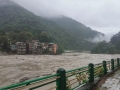 UP Honeymoon Couple Among Seven Missing After Vehicle Falls Into Teesta River in Sikkim - Hindi News | UP Honeymoon Couple Among Seven Missing After Vehicle Falls Into Teesta River in Sikkim | Latest national News at Lokmattimes.com