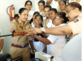 Joshi-Bedekar College students receive weapon handling training by police - Hindi News | Joshi-Bedekar College students receive weapon handling training by police | Latest thane News at Lokmattimes.com