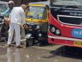 Thane Traffic Update: Slow Vehicular Movement at Majiwada After Auto Rickshaw's Tyre Gets Stuck in Manhole Gap - Hindi News | Thane Traffic Update: Slow Vehicular Movement at Majiwada After Auto Rickshaw's Tyre Gets Stuck in Manhole Gap | Latest thane News at Lokmattimes.com