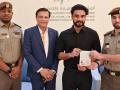 Malayalam actor Tovino Thomas receives UAE’s golden visa - Hindi News | Malayalam actor Tovino Thomas receives UAE’s golden visa | Latest entertainment News at Lokmattimes.com