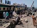 22 dead, 80 injured as 10 coaches of passenger train Hazara Express derails in Pakistan - Hindi News | 22 dead, 80 injured as 10 coaches of passenger train Hazara Express derails in Pakistan | Latest international News at Lokmattimes.com