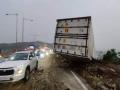 Two dead, four injured as speeding container truck collides with multiple vehicles on Pune-Bengaluru Highway - Hindi News | Two dead, four injured as speeding container truck collides with multiple vehicles on Pune-Bengaluru Highway | Latest maharashtra News at Lokmattimes.com