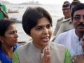 Maha: Police detains activist Trupti Desai on way to Shirdi - Hindi News | Maha: Police detains activist Trupti Desai on way to Shirdi | Latest maharashtra News at Lokmattimes.com