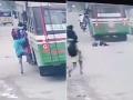 TSRTC Bus Accident Video: 16-Year-Old Student Injured After Falling From Overcrowded Bus in Medak - Hindi News | TSRTC Bus Accident Video: 16-Year-Old Student Injured After Falling From Overcrowded Bus in Medak | Latest national News at Lokmattimes.com
