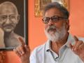 Mahatma Gandhi's Great-Grandson Tushar Gandhi Detained In Mumbai - Hindi News | Mahatma Gandhi's Great-Grandson Tushar Gandhi Detained In Mumbai | Latest maharashtra News at Lokmattimes.com