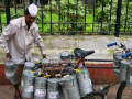 Mumbai Dabbawalas to Go on Six-Day Leave from March 30, Services to Remain Suspended - Hindi News | Mumbai Dabbawalas to Go on Six-Day Leave from March 30, Services to Remain Suspended | Latest mumbai News at Lokmattimes.com