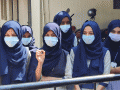Two NEET students in Maharashtra claim college got them to remove burkha and hijab - Hindi News | Two NEET students in Maharashtra claim college got them to remove burkha and hijab | Latest maharashtra News at Lokmattimes.com