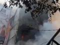 Uttar Pradesh: Fire Breaks Out in Cosmetic Shop in Jhansi (Watch Video) - Hindi News | Uttar Pradesh: Fire Breaks Out in Cosmetic Shop in Jhansi (Watch Video) | Latest national News at Lokmattimes.com