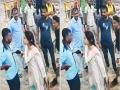Hardoi Shocker: Woman Points Revolver at Petrol Pump Staff After Argument, Video Goes Viral - Hindi News | Hardoi Shocker: Woman Points Revolver at Petrol Pump Staff After Argument, Video Goes Viral | Latest national News at Lokmattimes.com