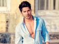 Watch! Groom to be Varun Dhawan leaves from Mumbai for his wedding in Alibaug - Hindi News | Watch! Groom to be Varun Dhawan leaves from Mumbai for his wedding in Alibaug | Latest entertainment News at Lokmattimes.com