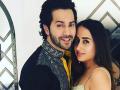 Awkward but enthusiastic dancing awaits Varun Dhawan and Natasha Dalal at reception - Hindi News | Awkward but enthusiastic dancing awaits Varun Dhawan and Natasha Dalal at reception | Latest entertainment News at Lokmattimes.com