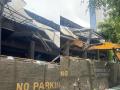 Mumbai: BMC Razes Kitchens And Loft Of Vice Global Tapas Bar in Juhu for Illegal Alterations - Hindi News | Mumbai: BMC Razes Kitchens And Loft Of Vice Global Tapas Bar in Juhu for Illegal Alterations | Latest mumbai News at Lokmattimes.com