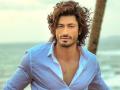 Vidyut Jammwal Invites Bollywood to Witness Holi Celebrations at Mathura's Shri Dwarkadhish Temple (Watch Video) - Hindi News | Vidyut Jammwal Invites Bollywood to Witness Holi Celebrations at Mathura's Shri Dwarkadhish Temple (Watch Video) | Latest entertainment News at Lokmattimes.com