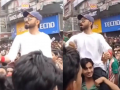 WATCH: Viral Video Shows Virat Kohli Lookalike Among Protesters in Bangladesh - Hindi News | WATCH: Viral Video Shows Virat Kohli Lookalike Among Protesters in Bangladesh | Latest social-viral News at Lokmattimes.com