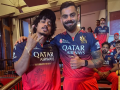Rapper Hanumankind Meets 'GOAT' Virat Kohli at RCB Unbox Event 2025 (Watch Video) - Hindi News | Rapper Hanumankind Meets 'GOAT' Virat Kohli at RCB Unbox Event 2025 (Watch Video) | Latest cricket News at Lokmattimes.com