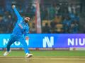 Spectators Chant 'Kohli Ko Bowling Do' at Nassau County International Stadium During IND vs IRE Match at T20 World Cup 2024 ( Watch Video) - Hindi News | Spectators Chant 'Kohli Ko Bowling Do' at Nassau County International Stadium During IND vs IRE Match at T20 World Cup 2024 ( Watch Video) | Latest cricket News at Lokmattimes.com