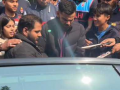 Virat Kohli Mobbed by Fans Outside Delhi's Arun Jaitley Stadium as He Prepares for Ranji Trophy Comeback After 12 Years (Watch Video) - Hindi News | Virat Kohli Mobbed by Fans Outside Delhi's Arun Jaitley Stadium as He Prepares for Ranji Trophy Comeback After 12 Years (Watch Video) | Latest cricket News at Lokmattimes.com