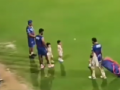 IPL 2024: Virat Kohli's Adorable Gesture Towards Kids During RCB Practice in Chennai Goes Viral; Watch Video - Hindi News | IPL 2024: Virat Kohli's Adorable Gesture Towards Kids During RCB Practice in Chennai Goes Viral; Watch Video | Latest social-viral News at Lokmattimes.com