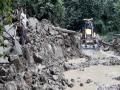 Heavy Rainfall Triggers Landslides in Sikkim and West Bengal, Leading to Road Closures - Hindi News | Heavy Rainfall Triggers Landslides in Sikkim and West Bengal, Leading to Road Closures | Latest national News at Lokmattimes.com