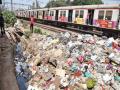 Mumbai: Western Railway Clears 1,200 Cubic Meters of Waste from Mahim Tracks Ahead of Monsoon - Hindi News | Mumbai: Western Railway Clears 1,200 Cubic Meters of Waste from Mahim Tracks Ahead of Monsoon | Latest mumbai News at Lokmattimes.com