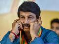 BJP MP Manoj Tiwari's helicopter makes emergency landing at Patna airport - Hindi News | BJP MP Manoj Tiwari's helicopter makes emergency landing at Patna airport | Latest national News at Lokmattimes.com