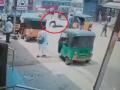 Hyderabad: Woman stabbed in day light on street by jilted lover - Hindi News | Hyderabad: Woman stabbed in day light on street by jilted lover | Latest national News at Lokmattimes.com