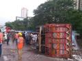 Girl seriously injured after truck overturns on hut in Thane - Hindi News | Girl seriously injured after truck overturns on hut in Thane | Latest thane News at Lokmattimes.com