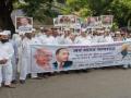 Congress workers gather outside Surat court to show support to Rahul Gandhi in defamation case - Hindi News | Congress workers gather outside Surat court to show support to Rahul Gandhi in defamation case | Latest national News at Lokmattimes.com
